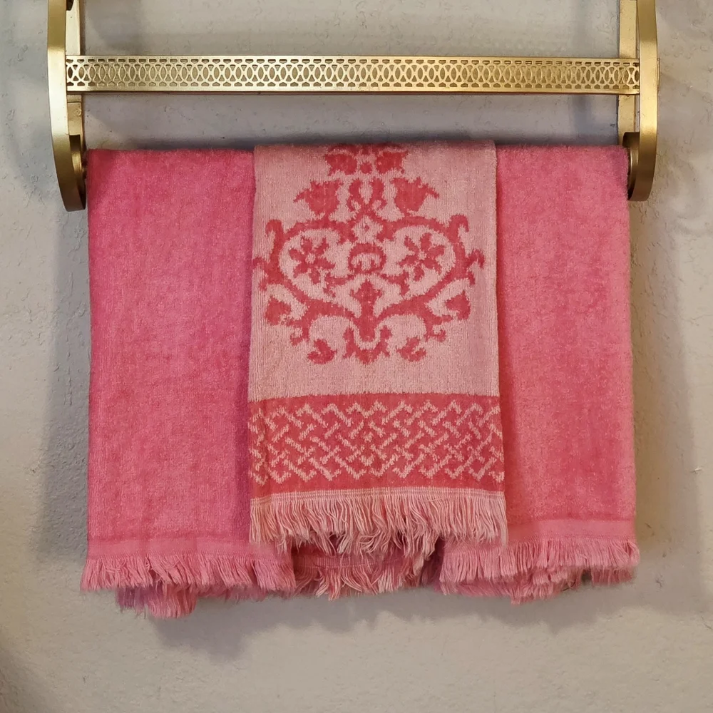 Vintage Pink Hand Towels Set Of 3 Bathroom  Kitchen Excellent Condition